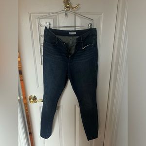 Good American Skinny Jeans with Frayed Bottom